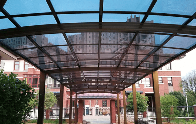 汽車坡道鋼結構玻璃雨棚