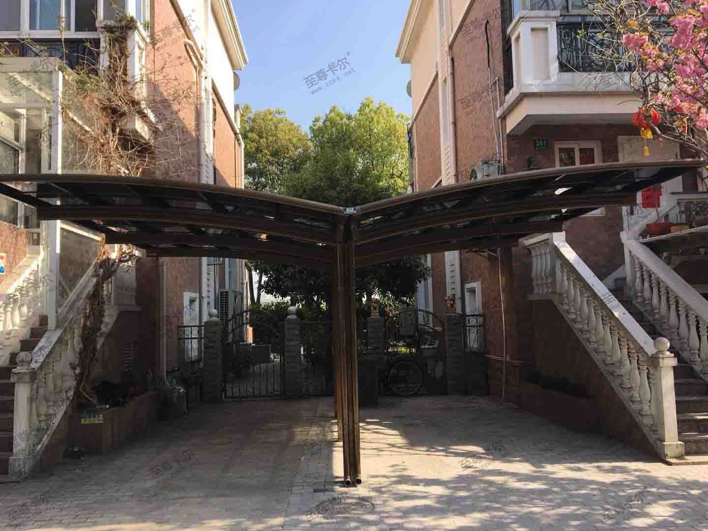 自行車棚的搭建.jpg 自行車棚的搭建.jpg