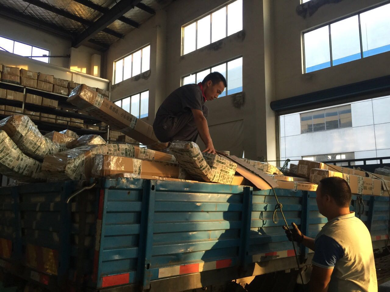 至尊卡爾是不是車棚廠家？