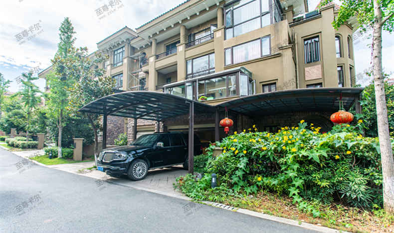 停車棚這樣設計、既時尚又溫馨