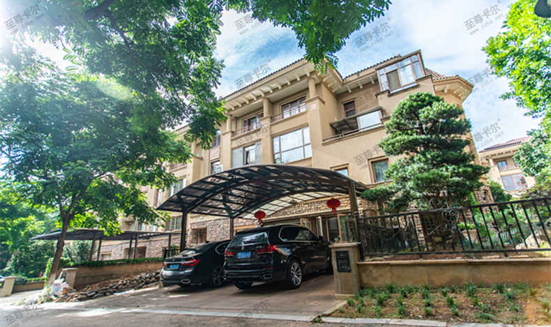 對于別墅業(yè)主而言搭建別墅車棚好嗎?