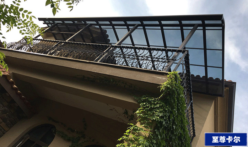 窗戶，陽臺(tái)是不是老飄雨？一款帶自動(dòng)排水的耐力板雨棚全搞定