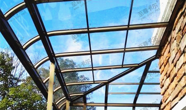 新一代耐力板雨棚具有哪些優(yōu)勢_至尊卡爾