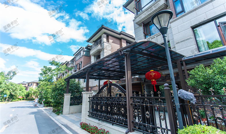 安裝家庭陽(yáng)臺(tái)雨棚，選擇這種材質(zhì)耐用30年|來看看家庭陽(yáng)臺(tái)雨棚圖片大全