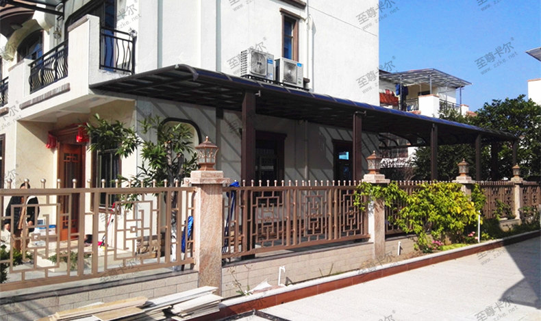 走廊雨棚用這種雨棚材質(zhì)，實(shí)用性極強(qiáng)