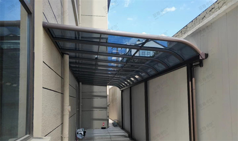 雨棚廠家哪一家實力強？定制鋁合金雨棚要注意什么？