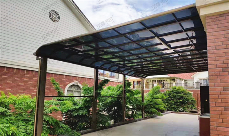 露天雨棚用什么材料好？用過這種材質雨棚的都說好