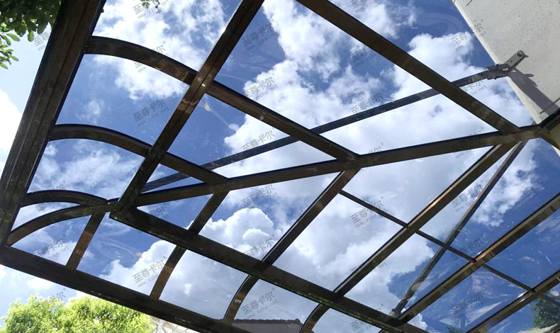  透明雨棚用什么材料好？不看就虧大了