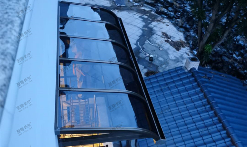 選雨棚？一定要考慮耐力板雨棚哦