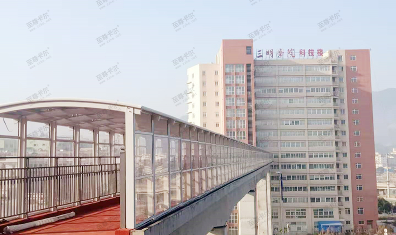 走廊雨棚一定要這么做，實用安全更美觀