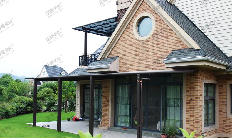 家里搭了一個露臺雨棚，材料選這種堅固耐用，再也不怕狂風暴雨了