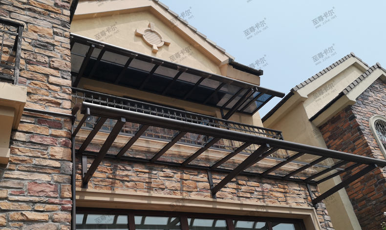 還在裝鋼化玻璃雨棚蒸桑拿？進來看！露臺雨棚搭建可以用這種材料