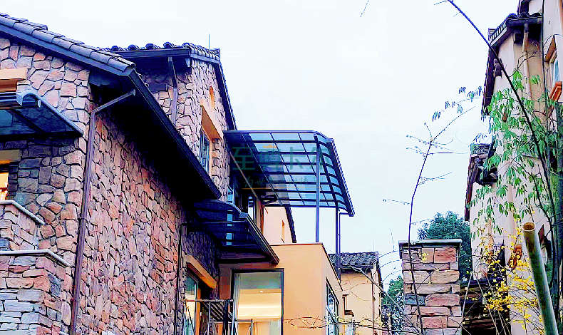 搭建一次質(zhì)保20年，什么樣的耐力板雨棚能讓人這么省心？