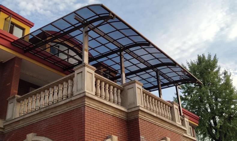 露臺遮雨棚圖片？露臺遮雨棚用什么材料？